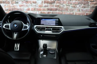 BMW 3 Serie Sedan 330i High Executive M Sport Pakket Automaat  / Live Cockpit Professional / Schuif-/kanteldak / M Sportremsysteem / Leder / Shadow Line / 19 Inch / Extra Getint Glas / Stoelverwarming / Climate Control / Parkeersensoren voor+achter / Stuurwiel Verwambaar / Hifi / 18