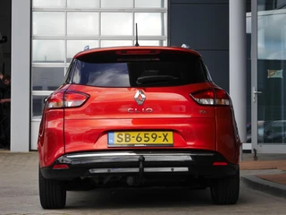 Renault Clio Estate 0.9 TCe Limited 90pk | Navigatie | Trekhaak | Airco | Cruise Control | Parkeerhulp achter | Extra getint glas | Lichtmetalen velgen / 5