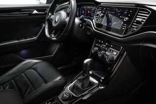 Volkswagen T-Roc 2.0 TSI 4Motion R | PANORAMADAK | BEATS | AKRAPOVIC UITLAAT | CAMERA | TREKHAAK / 4