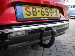 Renault Clio Estate 0.9 TCe Limited 90pk | Navigatie | Trekhaak | Airco | Cruise Control | Parkeerhulp achter | Extra getint glas | Lichtmetalen velgen / 14