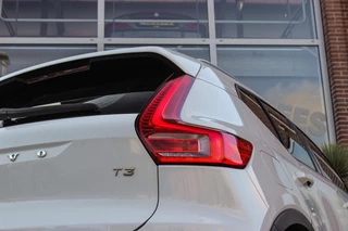 Volvo XC40 1.5 T3 Momentum Pro | 1e eigenaar | NL auto | Inc btw | Cruise control | Climate control | LED | Navigatie | Bluetooth | 18 inch | Trekhaak | Half leer | 163 pk / 45