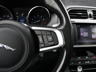 Jaguar F-PACE 2.0 Portfolio AWD 25t / 23