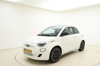 Fiat 500e La Prima 42 kWh | Glazen dak | Cruise control | Camera | Elektrisch verstelbare spiegels