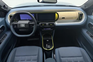 Fiat Grande Panda La Prima 11 kW 44 kWh | Navigatie | Camera | Stoelverwarming | Stuurverwarming | Cruise control | LED verlichting | Lichtmetalen velgen / 18