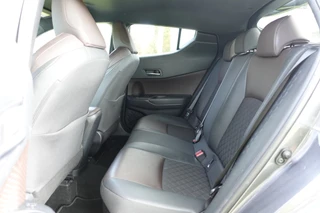 Toyota C-HR 1.8 Hybrid Executive  | Dealer onderhouden | NAVI | Camera | Trekhaak | Cruise control | / 22