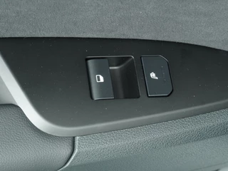 Kia Sportage 1.6 T-GDi Hybrid GT-PlusLine  - Stoel ventilatie - Stoel/Stuur verwarming - Head-up display - Matrix led koplampen - Adaptive cruise control - Electrische achterklep - Harman Kardon Speakers - Geheugen - Fabrieksgarantie t/m 19-09-2032 / 35