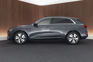 Audi Q8 e-tron 50 340pk quattro S Edition 95 kWh SOH 100% B&O HUD Keyless Stoelverwarming Camera Panoramadak Navigatie 2x S-Line / 9