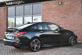 BMW 2 Serie Gran Coupé 218i M-Sport  Shadowline Trekhaak 18inch Live-cockpit Sfeerverlichting / 43