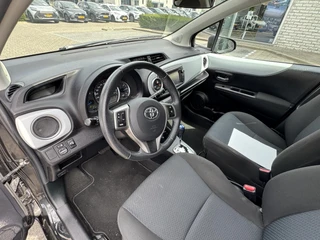 Toyota Yaris 1.5 HYBRID ASPIRATION / 12