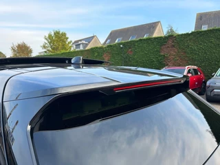 Kia EV4 Hatchback GT-PlusLine 81.4 kWh | Schuif/kanteldak | Lederen bekleding | 360 Graden camera | Head up display | Elektrische achterklep | Elektrische stoel verstelling met geheugen | Stoel verwarming + ventilatie voor | Dodehoek camera | Draadloze oplader / 38