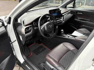 Toyota C-HR 1.8 Hybrid Executive / 12