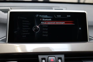 BMW X1 xDrive25i High Executive xLine Automaat  / Navigatiesysteem Plus / Driving Assistant Plus / Trekhaak / Panoramadak / Park Assistant / Leder / Park Assistant / AWD / 18 Inch / Head-Up Display / Stoelverwarming / Hifi / Parkeersensoren / Climate Control / LED / 36