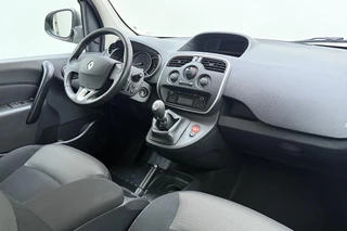 Renault Kangoo Family Rolstoelbus | Invalide vervoer | Rolstoelsauto handgeschakeld | Rolstoellift | Airco | Verlaagde vloer achterin | Oprijplaat of elektrische rolstoellift | 3-punts rolstoelgordelsysteem | Elektrische spanbanden | Extra lange veiligheidsgordels | Antislip-oprijplaat | Rolstoelplaats achter bestuurder/passagier | Versterkte vloerconstructie / 17