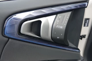 BMW X3 30e xDrive  M Sport | Panodak | Trekhaak | Memory | Driving Assistant | 21 Inch | Iconic Glow | / 19