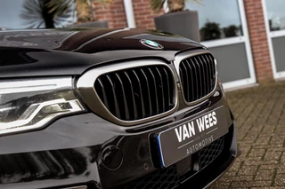 BMW 5-serie M550d xDrive High Executive | 2e eigenaar | Driving Assistant Plus | Innovation pakket | Stoelverwarming & -ventilatie | Stuurverwarming | Harman-kardon | 360 camera / 64