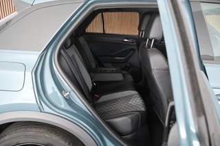 Volkswagen T-Roc 1.5 TSI 150pk DSG R-Line Business+ Black Style Trekhaak Camera Beats Stoelverwarming LED Navigatie / 14