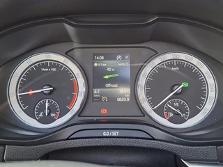 Škoda Karoq 1.5 TSI ACT Style Pano 360° Carplay Trekhaak Business Sportline / 37