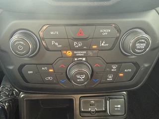 Jeep Renegade 150pk Limited Edition (Trekhaak - LED - 18"incl 4S - Automatische Airco - Stoel-/-stuurverwarming - Camera - Apple Carplay - Navigatie - Keyless Entry - Adaptieve Cruise Controle) / 26