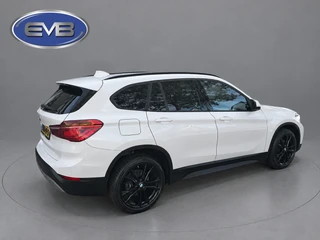 BMW X1 SDrive18i Executive achteruitrijcamera, extra getint glas, electr bedienbare achterklep, parelmoer wit / 27
