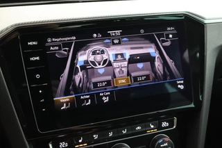 Volkswagen Passat Variant 1.5 TSI 150pk DSG 2x R-Line Panoramadak Leder Camera Stoelverwarming Virtual Cockpit / 24