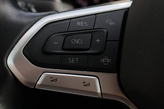 Volkswagen POLO Achteruitrijcamera App-connect Navigatie Parkeersensoren / 26