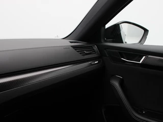Škoda Superb Combi 1.4 TSI iV Sportline Business | Trekhaak | Camera | Stoel/Stuur Verwarming | Carplay | Navigatie | Climatronic | 19 Inch | 39.084 Km !! / 33