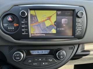 Toyota Yaris 1.0 VVT-i Aspiration 5-Deurs | Climate control | Camera | Navigatie | Cruise control | Elektrisch Pakket | Bluetooth telefoonvoorbereiding / 9