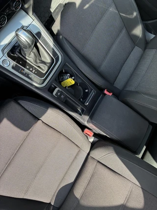 Volkswagen Passat 1.8 TSI Business Edition R Automaat | Climate control | Achteruitrij camera | Navigatie | Elektrisch Pakket | Afneembare Trekhaak | Ergo-Comfort stoel | Parkpilot | LM-Velgen | LED Verlichting / 40