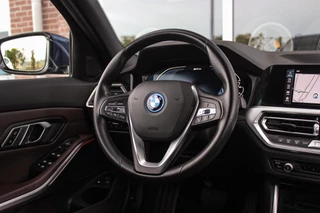 BMW 3-serie Touring 320e High Executive Sport Line | 1e eigenaar | NL auto | Driving Assistant | HiFi audio | LED | 18 inch | Stoelverwarming | DAB | Carplay | Navigatie | PDC / 21