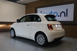 Fiat 500e Urban Comfort 42 kWh  Keyless/Stoelverw/CarPlay/Camera/Dodehoek/Pdc/15" / 6