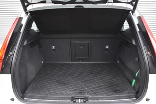 Volvo XC40 2.0 T4 R-DESIGN STOEL+STW VERW. / EL. A-KLEP / EL. WEGKLAP TREKHAAK / 12