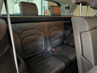 Skoda Kodiaq 1.5 TSI Ambition 7p. | 7-persoons | Carplay & Android Auto | Trekhaak | Camera | Stoelverwarming | KESSY | 18 Inch / 26