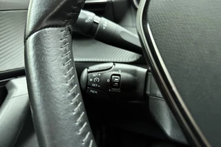 Peugeot 2008 1.2 PureTech Active Pack 100 PK | Handgeschakeld | Trekhaak | Navigatie | Climate Control | Bluetooth | Cruise Control | Licht Metalen Velgen | Stuurwielbediening | 1e eigenaar / 22