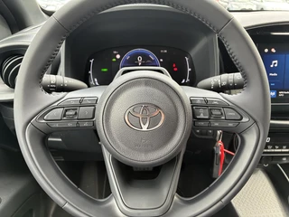 Toyota Aygo X HYBRID 115 PLAY NIEUW & DIRECT LEVERBAAR!!! APPLE/ANDROID CLIMA AD-CRUISE CAMERA 17" LM-VELGEN / 16