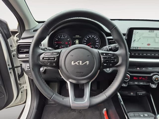 Kia Stonic 1.0 T-GDi MHEV DynamicPlusLine | Cruise Control | Climate Control | Navigatie | LM Velgen | Camera | Privacy Glass | / 13