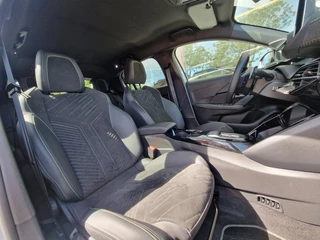 Peugeot 208 1.2 Hybrid 145 e-DCS6 GT | Massagestoel | Alcantara | Achteruitrijcamera | Apple Carplay/Android Auto | Stoelverwarming / 12