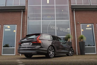 Volvo V90 2.0 B4 Business Pro Inscription| BTW auto | 1e eigenaar | NL auto | 20 inch | Panoramadak | Harman Kardon | BLIS | Stuurverwarming | Stoelverwarming | Head-up | Trekhaak | Cruise control / 6