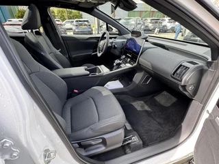 Toyota bZ4X DYNAMIC 71KWH BI-TONE PANO-DAK STOEL/STUURVERW BLIND-SPOT 360° CAMERA EL-ACHTERKLEP WARMTEPOMP / 17