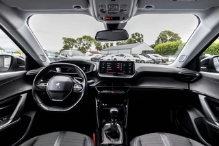 Peugeot 2008 1.2 PureTech Allure Pack  | Camera | Trekhaak | LED / 7