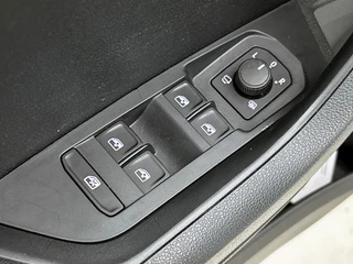 Skoda Karoq 1.5 TSI ACT Sportline Business | Automaat | Adaptive Cruise | Stoel/stuurverwarming | CarPlay | Camera / 29