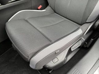 Opel Astra 1.2 Turbo 110pk Business Edition | Navigatie | Achteruitrijcamera |  Adapt. Cruise control | Stoel & stuurverwarming | AGR Comfortstoel | Keyless | Parkeersensoren / 40