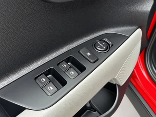 Kia Stonic T-GDi 100 PK Sports Edition 1e eigenaar | Navigatie | Trekhaak | Camera / 18