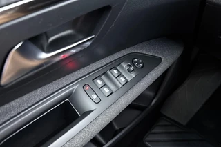 Peugeot 3008 1.2 PureTech Blue Lease Executive Navigatie | Afneembare Trekhaak | Cruise controle | Camera Achter / 20