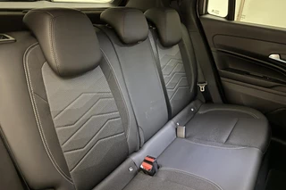 Jeep Avenger 1.2 e-Hybrid 110pk Automaat Summit | Navigatie | Trekhaak | Panoramadak | Adapt. Cruise control | JBL Audio | Elektrische achterklep | Stoelverwarming  | Climate Control / 18