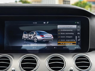 Mercedes-Benz E-klasse 200 AMG Line | Panoramadak | Leder | 360  Camera | Widescreen | LED | Apple CarPlay Android Auto | Memory | 19" | Sfeerverlichting | Dealeronderhouden / 33