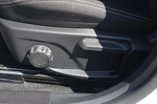 Ford Focus 125PK HYBRID TITANIUM FACELIFT! AD-CRUISE WINTERPACK BLIND-SPOT CLIMA P-SENSOREN KEYLESS ANDROID/APPLE / 17