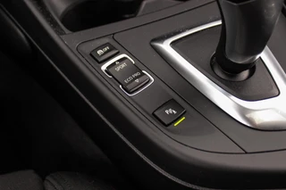 BMW 1-serie 125i Business+ | Sport Line | NL auto | Schuif-/kanteldak | Keyless entry | HiFi audio | Stoelverwarming | Xenon | Sportstuur | Navigatie Professional | Bluetooth | PDC / 30