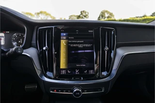 Volvo V60 2.0 B4 Momentum Business  | Pano | Harman Kardon | / 32