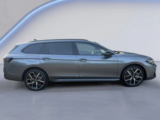 Volkswagen Passat Variant 1.5 eHybrid R-Line Edition 272pk / 5 JR Garantie / Pano / Leer / Trekhaak / H-K / Hud / Keyless / 360 / 5