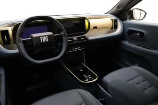 Fiat Grande Panda La Prima 44 kWh | Navigatie | Climate control | Achteruitrijcamera | Cruise control | Dakrails | Stoel- en stuurverwarming | Lichtmetalen velgen / 20